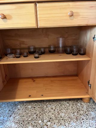 Aparador vitrina de madera maciza – Nuevo