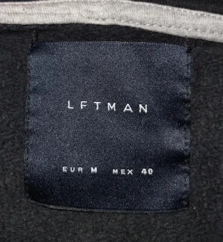 Sudadera con capucha y bolsillo