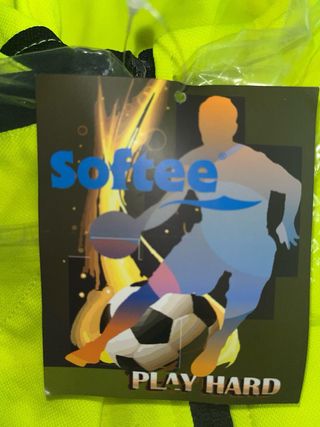 Chándal deportivo negro y amarillo