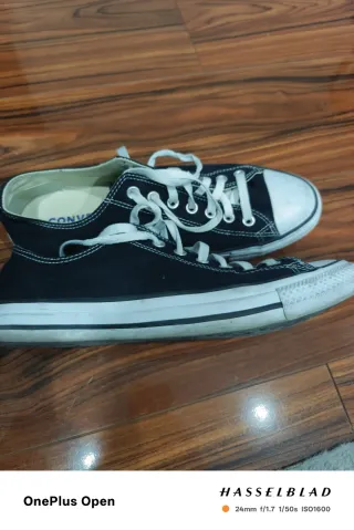 Zapatillas Converse Negras y Blancas