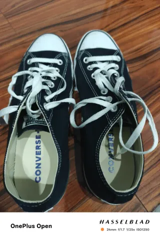 Zapatillas Converse Negras y Blancas