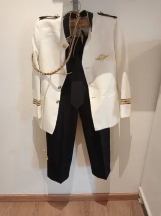 Traje de comunión niño blanco y dorado