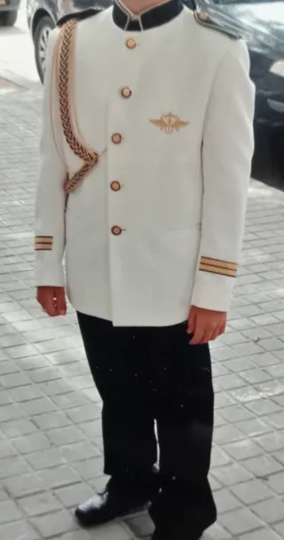 Traje de comunión niño blanco y dorado