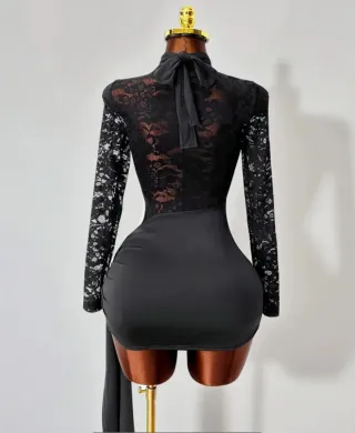 Espectacular Vestido negro encaje manga larga