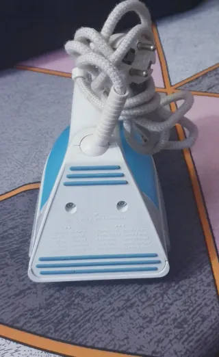 Plancha de vapor blanca y azul