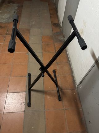 Supporto per tastiera nero