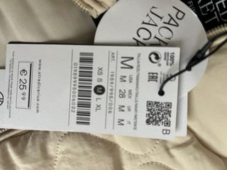 Chaleco acolchado Stradivarius beige Talla M