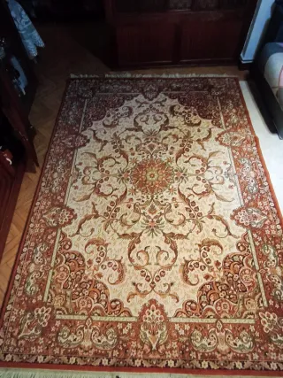 Alfombra persa, precio negociable.