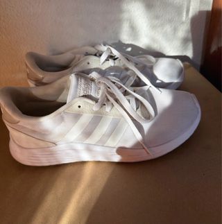Zapatillas Adidas Beige y Blancas
