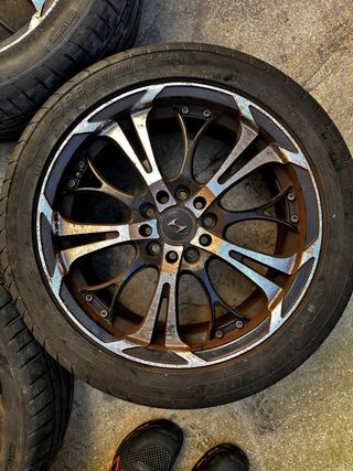 Llantas 17” con neumáticos