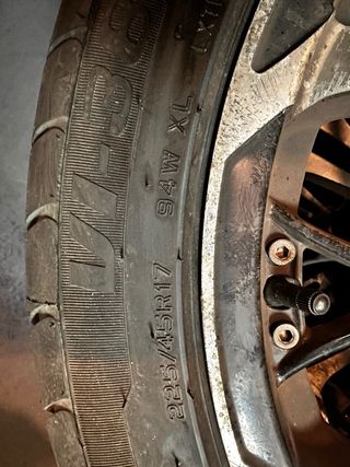 Llantas 17” con neumáticos