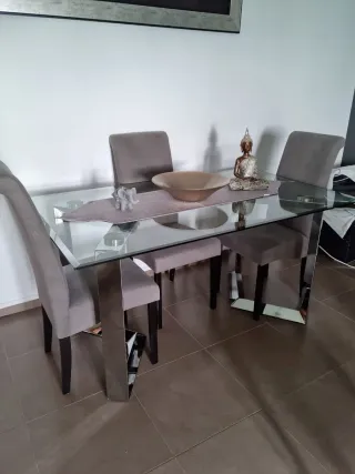 Mesa de cristal y metal inoxidable