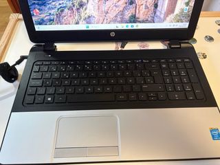Portátil HP i3 8GB RAM SSD 240GB Batería Nueva