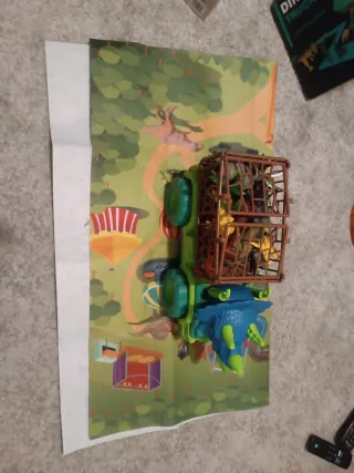 Juego infantil camión dinosaurios