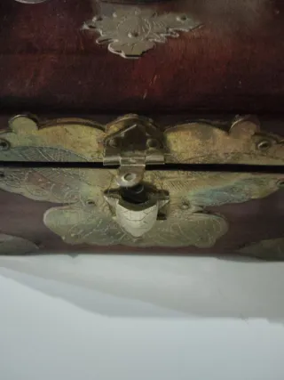 Caja de madera y metal vintage