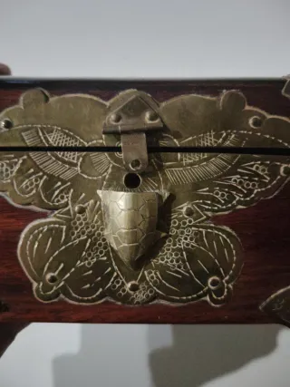 Caja de madera y metal vintage