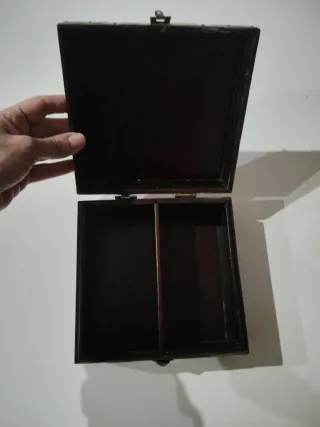 Caja de madera y metal vintage