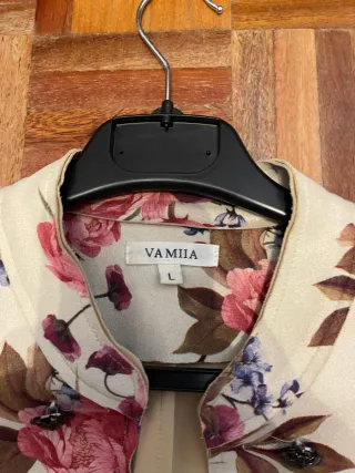 Americana floral beige y rosa