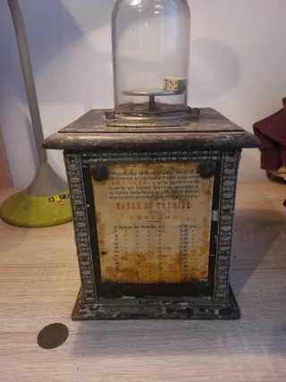 Máquina recreativa antigua de dados