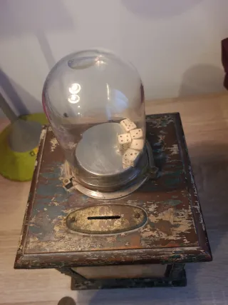 Máquina recreativa antigua de dados