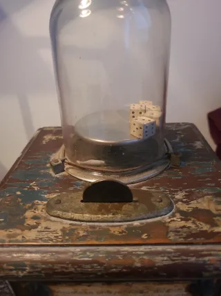 Máquina recreativa antigua de dados