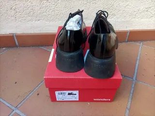 Zapatos mujer Wonders charol 40