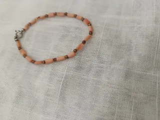 Bracciale corallo rossastro chiusura acciaio