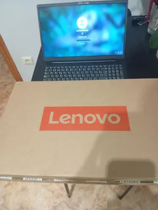 Portátil Lenovo V15 G4 IRU Intel i3 8GB RAM