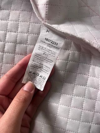 Chaleco acolchado floral rosa y blanco