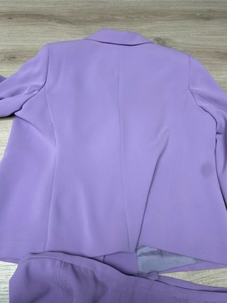 Traje de fiesta DC lila talla 52