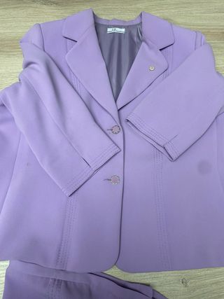 Traje de fiesta DC lila talla 52