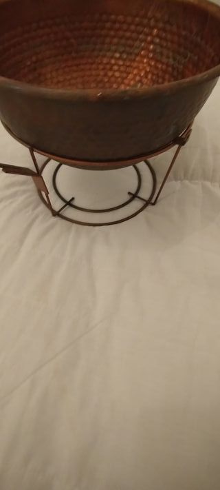 Paiolo in metallo martellato rame con supporto