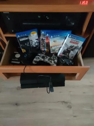 PS4 Slim 1TB + 3 Mandos + 5 Juegos