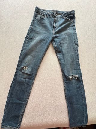 Pantalón vaquero Bershka azul desgastado