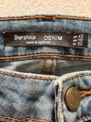 Pantalón vaquero Bershka azul desgastado