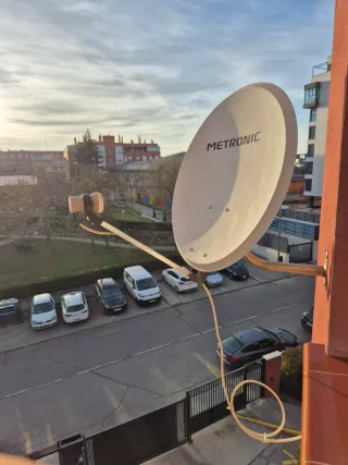 Decodificador GTMEDIA V8X + ANTENA PARABÓLICA