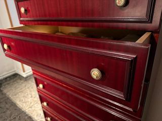 Cajonera de madera con varios cajones