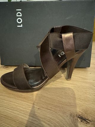 Sandalia LODI Marrón y Dorado