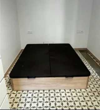 Struttura letto a ribalta in legno con materassi memory foam