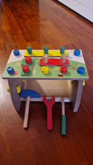 Banco de herramientas de madera para niños