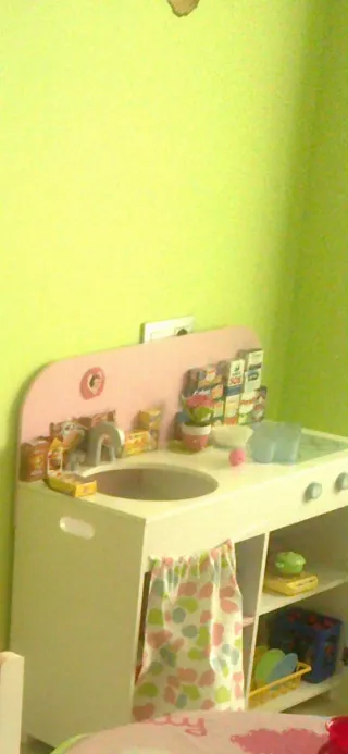 Piccola cucina in legno per bambini