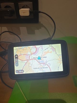 GPS TomTom Via 52 sin caja y con el cable de carga