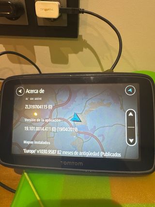 GPS TomTom Via 52 sin caja y con el cable de carga