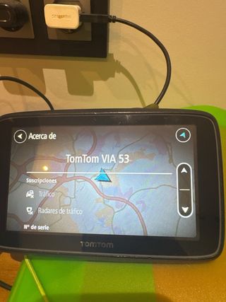 GPS TomTom Via 52 sin caja y con el cable de carga