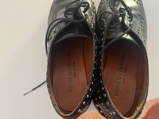 Zapatos negros con tachuelas nuevos 250 euros