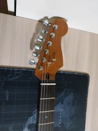 Chitarra elettricaca assemblata