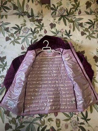 Abrigo Columbia acolchado rosa y burdeos