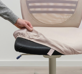 Silla de oficina IKEA beige con reposabrazos
