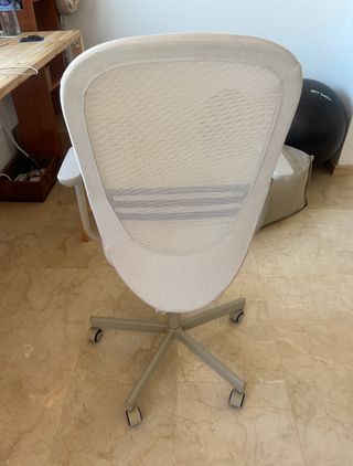 Silla de oficina IKEA beige con reposabrazos