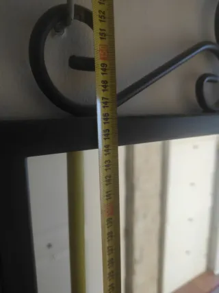 Espejo de pie metálico negro